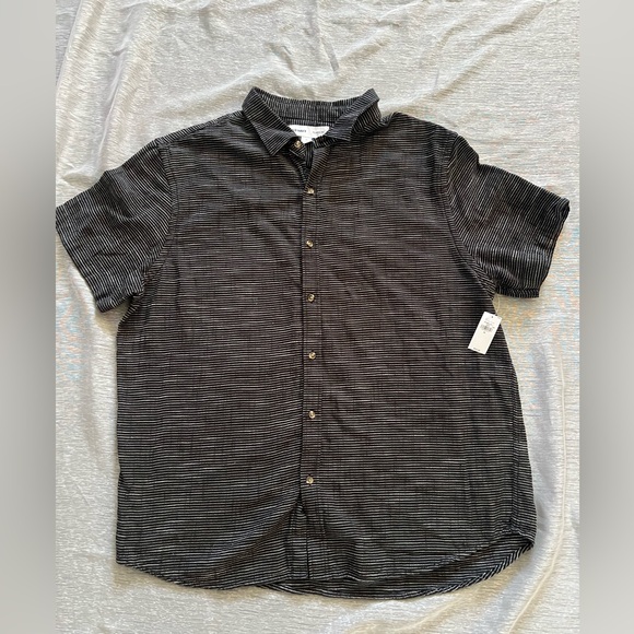 Old Navy Relaxed fit Short Sleeve shirt size XL - Picture 1 of 7